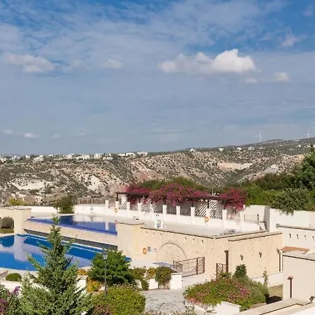Appartamento Two Bedroom Apartment With A Communal Pool At Aphrodite Hills *